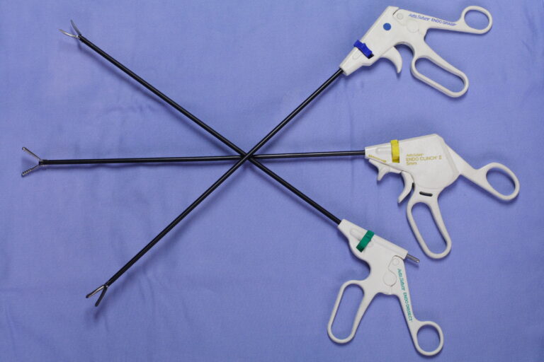 Instruments manuels utilisés en chirurgie cœlioscopique (laparoscopie)